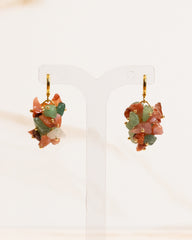 Brinco Pedra Natural Quartzo Verde e Ágata Cornalina Fecho Argola Tranqueta Banho Ouro 18K