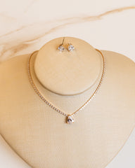 Conjunto Riviera Colar e Brincos Cravejado em Zircônias Cristal, Pingente P e Brincos em Formato de Gota, Banho Ouro 18k