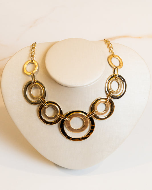 Colar Formato Círculos Orgânico Dourado e Fosco Banho Ouro 18k