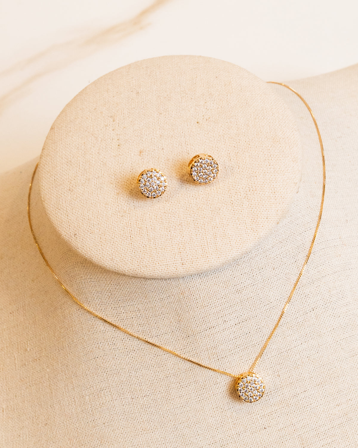 Ouro 18k Conjunto Colar e Brincos Redondo Cravejados em Zircônias Cristal