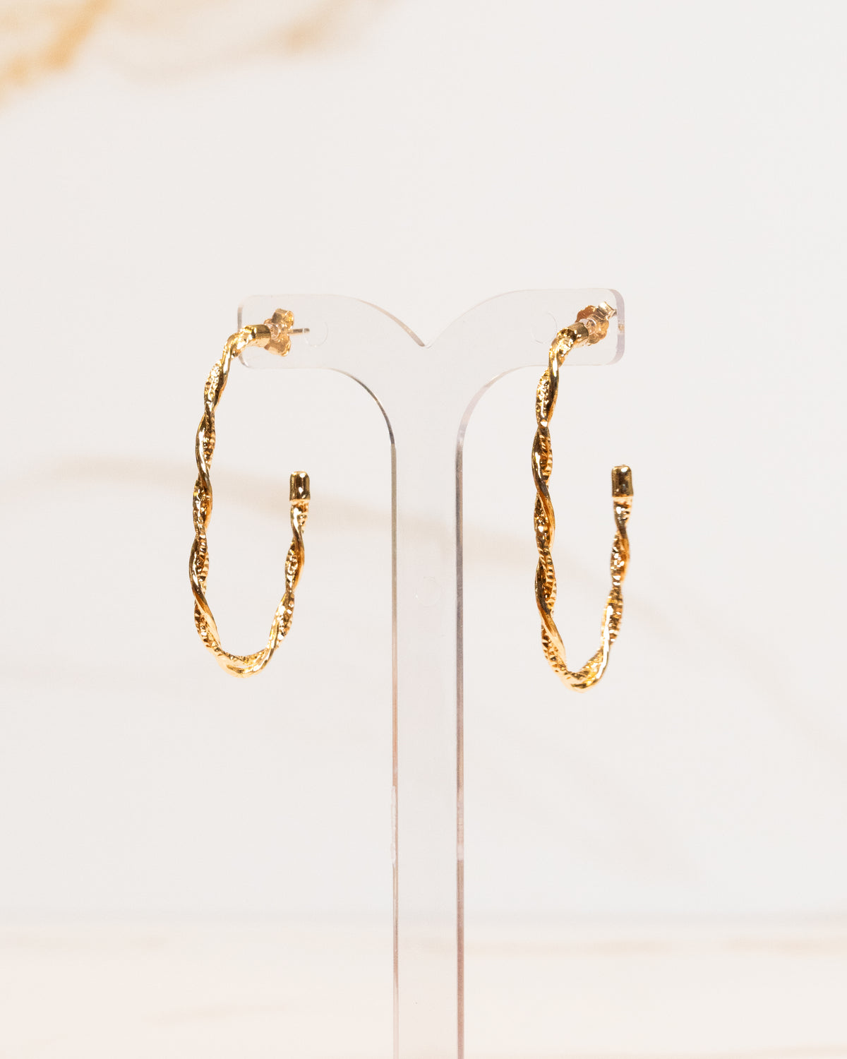 Argola Entrelaçada Hipoalergênica Banho Ouro 18K