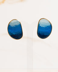 Brinco Oval Orgânico Resina Mar Banho Ouro 18K