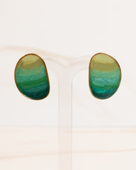 Brinco Ocean Oval Orgânico Resina Degrade Verde Banho Ouro 18K