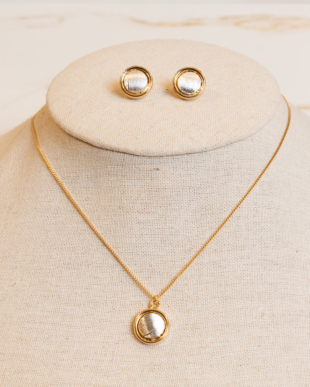 Conjunto Colar e Brincos Redondo, Banho Ouro 18k e Ródio Branco
