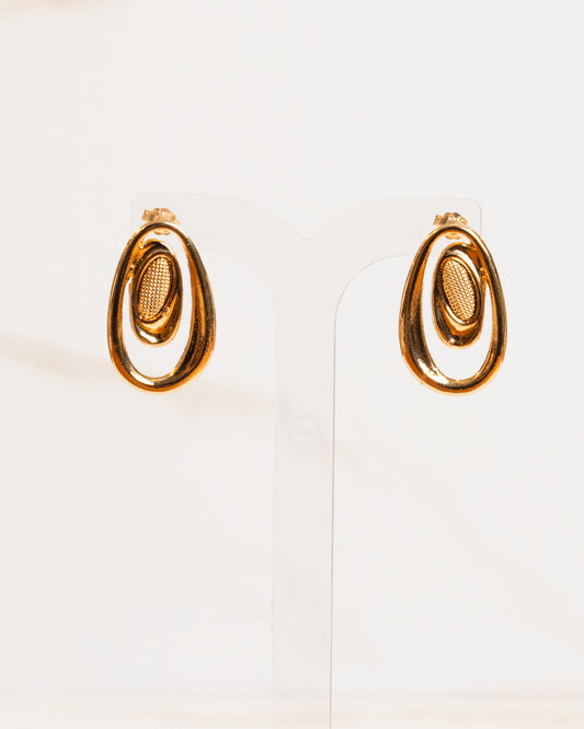 Brinco Hipoalergênico Orgânico Oval no Centro Banho Ouro 18K