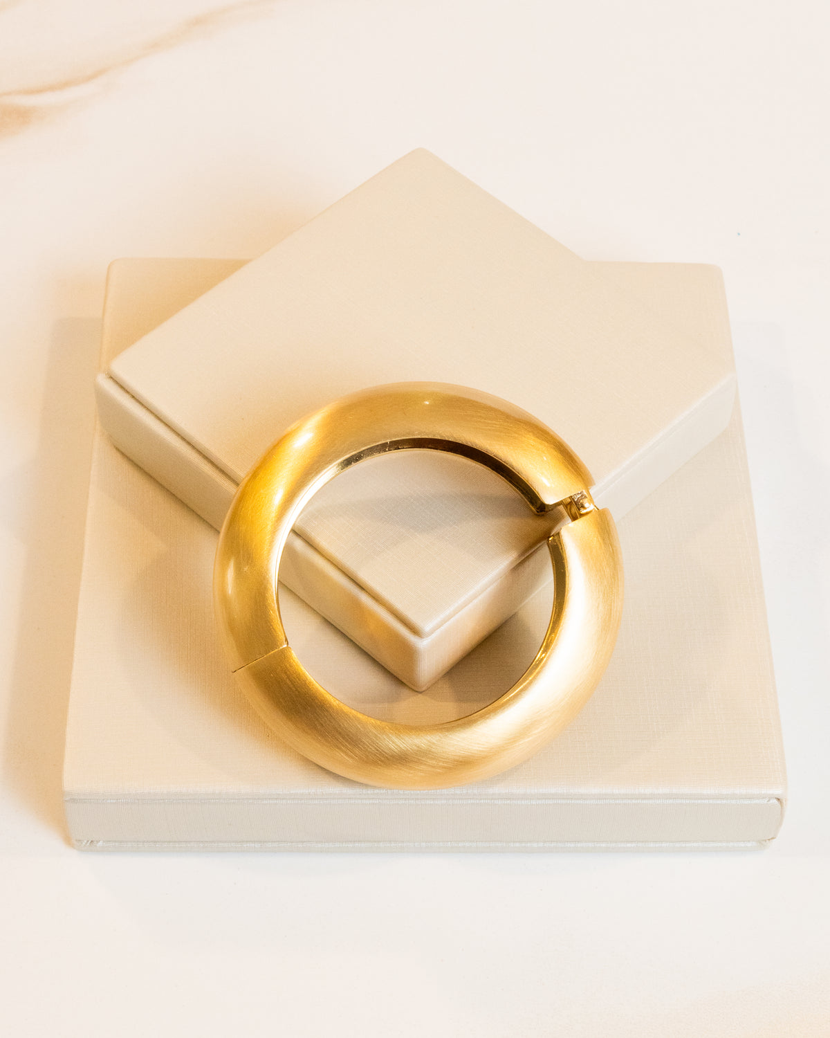 Bracelete Bold Dourado Fosco