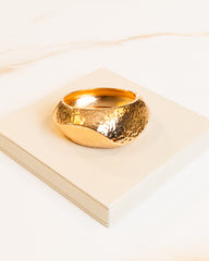 Max Bracelete Abaulado Martelado Dourado