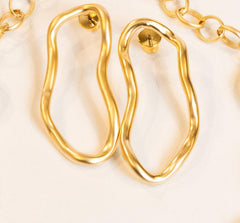 Brinco Orgânico Vazado Fosco Banho Ouro 18k
