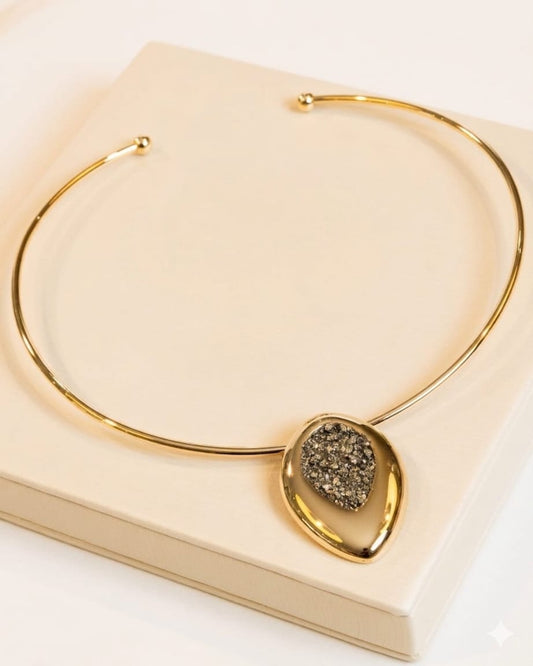 Colar Pedra Natural Pirita Aro Rígido Formato Gota Orgânica Banho Ouro 18K