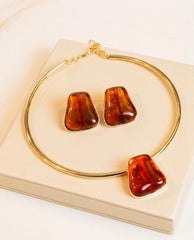 Conjunto Colar Aro, Pingente e Brinco Geométrico Resina Marrom Avermelhado Banho Ouro 18K