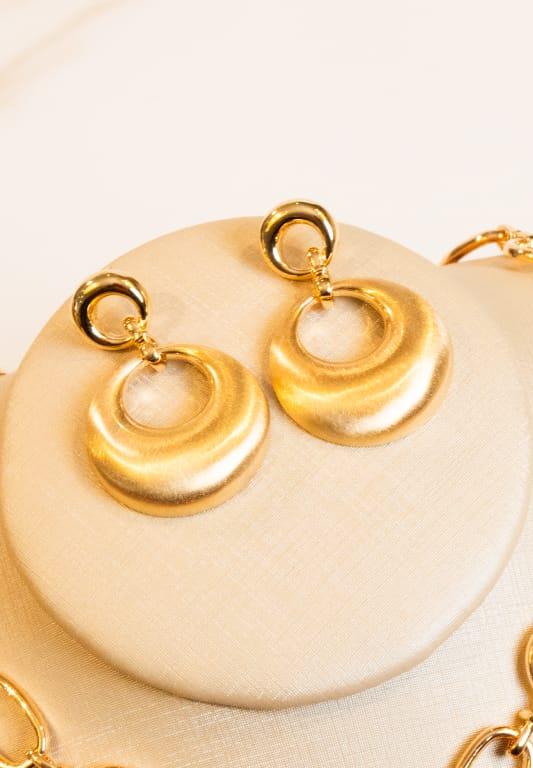 Brinco Formato Círculos Dourado com Fosco Acetinado Banho Ouro 18k