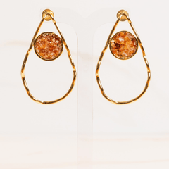 Brinco Gota Calcita Laranja Cascalho Ouro