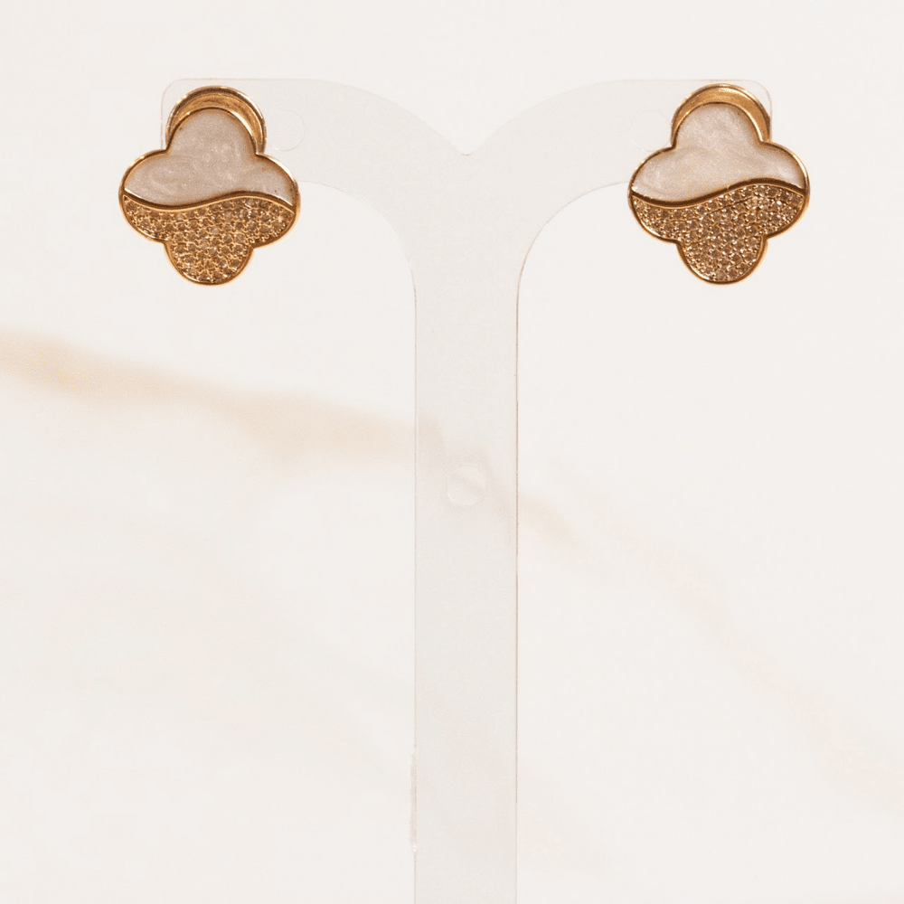 Brinco Trevo Esmaltação Marmorizada Zircônia Ouro
