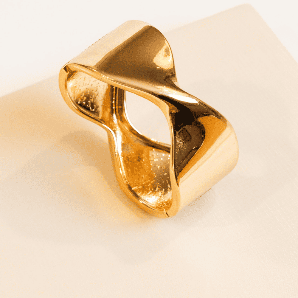 Max Bracelete Rígido Torcido Dourado