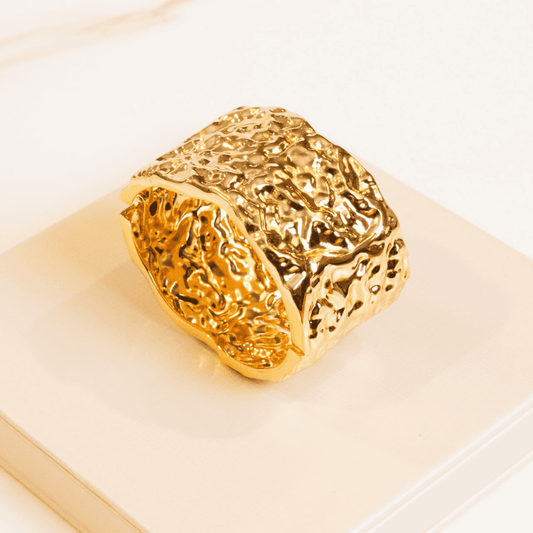 Max Bracelete Orgânico Martelado Dourado