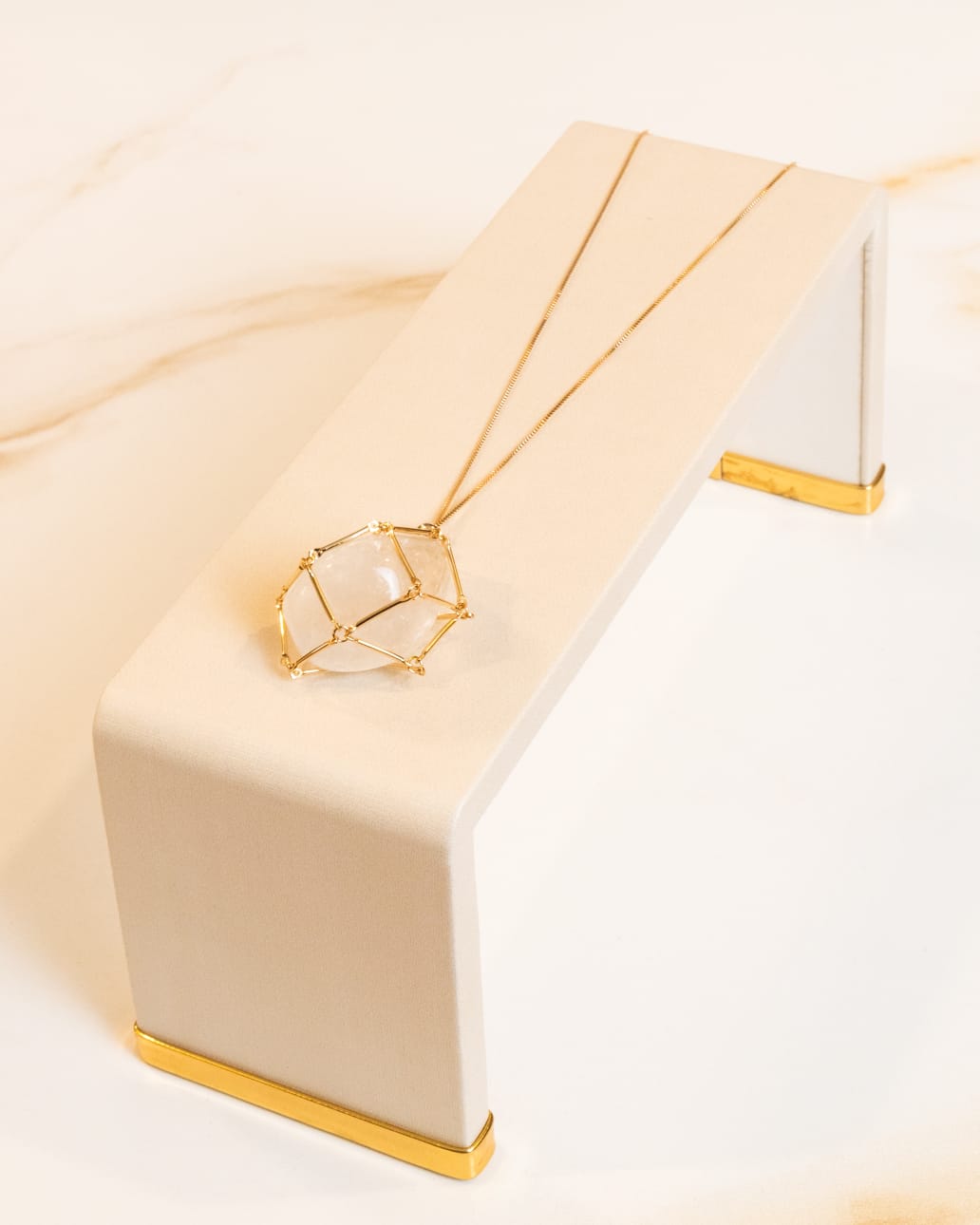 Colar Porta Cristal Pedra Quartzo Branco Banho Ouro 18k