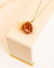 Colar Porta Cristal Pedra Ágata de Fogo Banho Ouro 18k