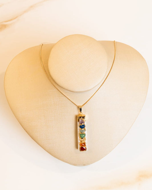 Colar Pingente Selenita com Pedras 7 Chakras Banho Ouro 18k